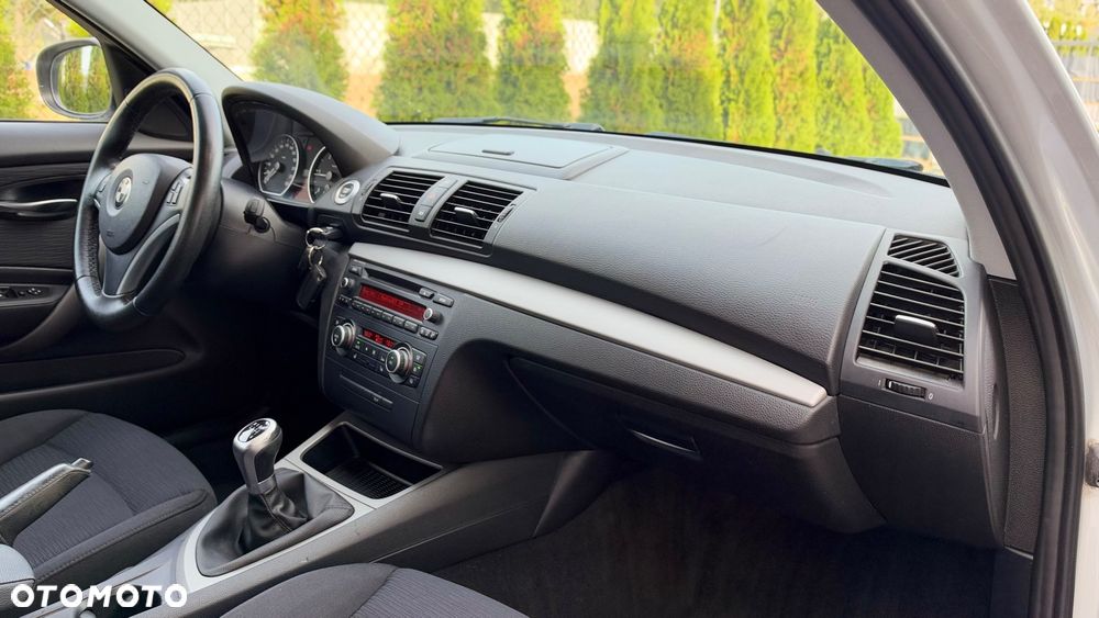 BMW Seria 1 - 25