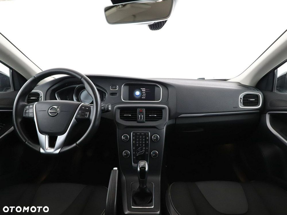 Volvo V40 T2 Momentum - 16