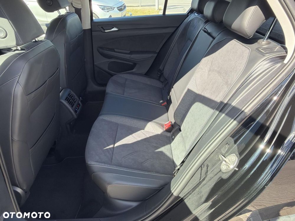 Volkswagen Golf 1.5 eTSI mHEV Style DSG - 17