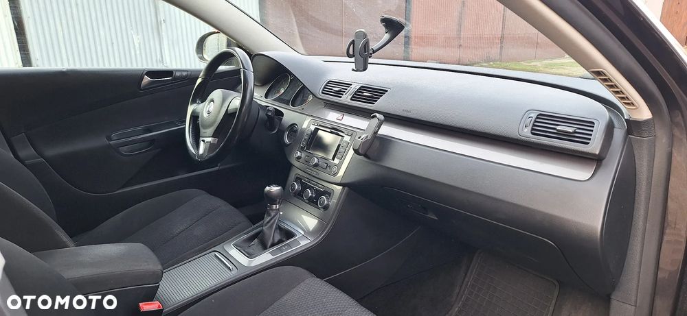 Volkswagen Passat 1.6 TDI DPF BlueMot Trendline - 6