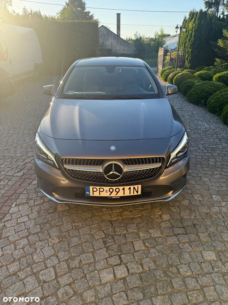 Mercedes-Benz CLA 200 7G-DCT - 3