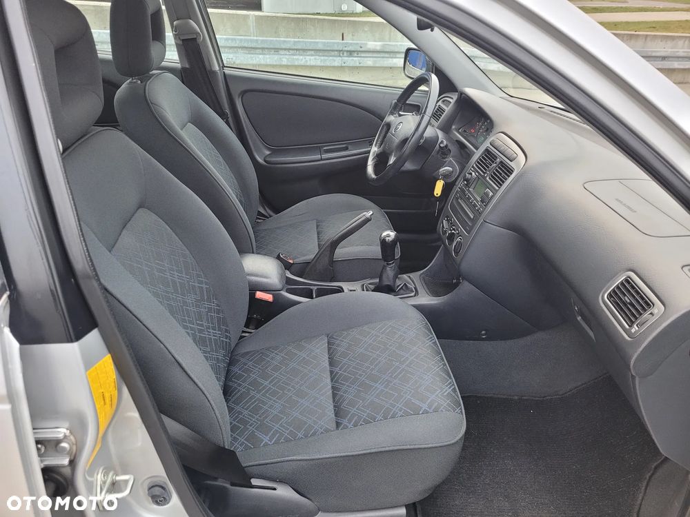 Toyota Avensis - 12