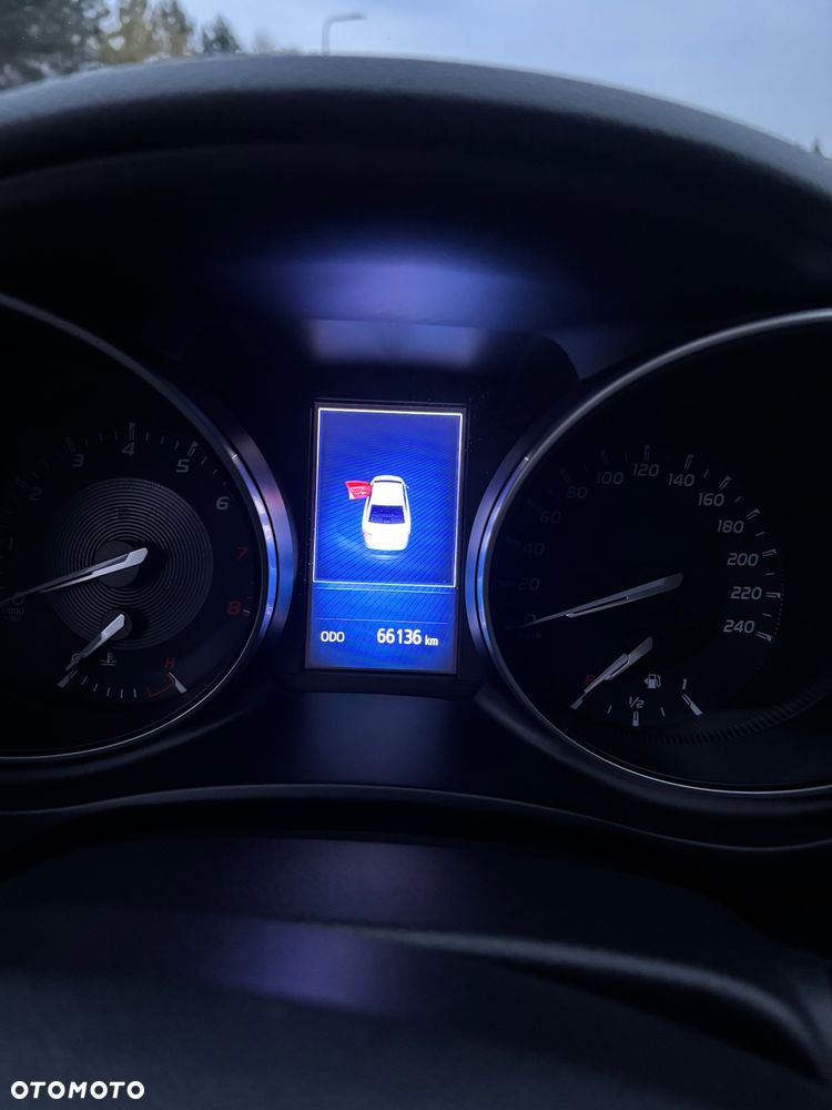 Toyota Avensis 2.0 Premium MS - 19