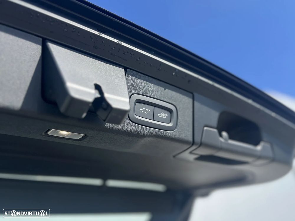 Volvo XC 60 2.0 T6 PHEV Plus Dark - 15
