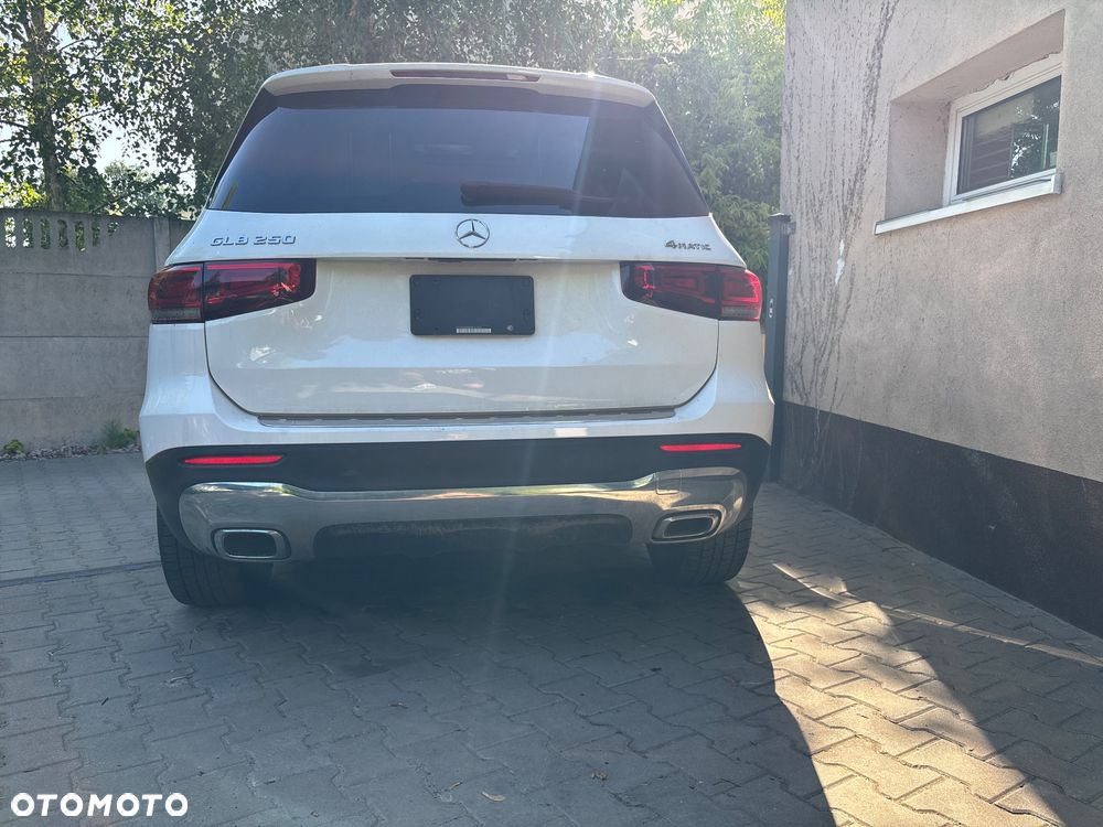 Mercedes-Benz GLB 250 4Matic 8G-DCT Special Edition - 5