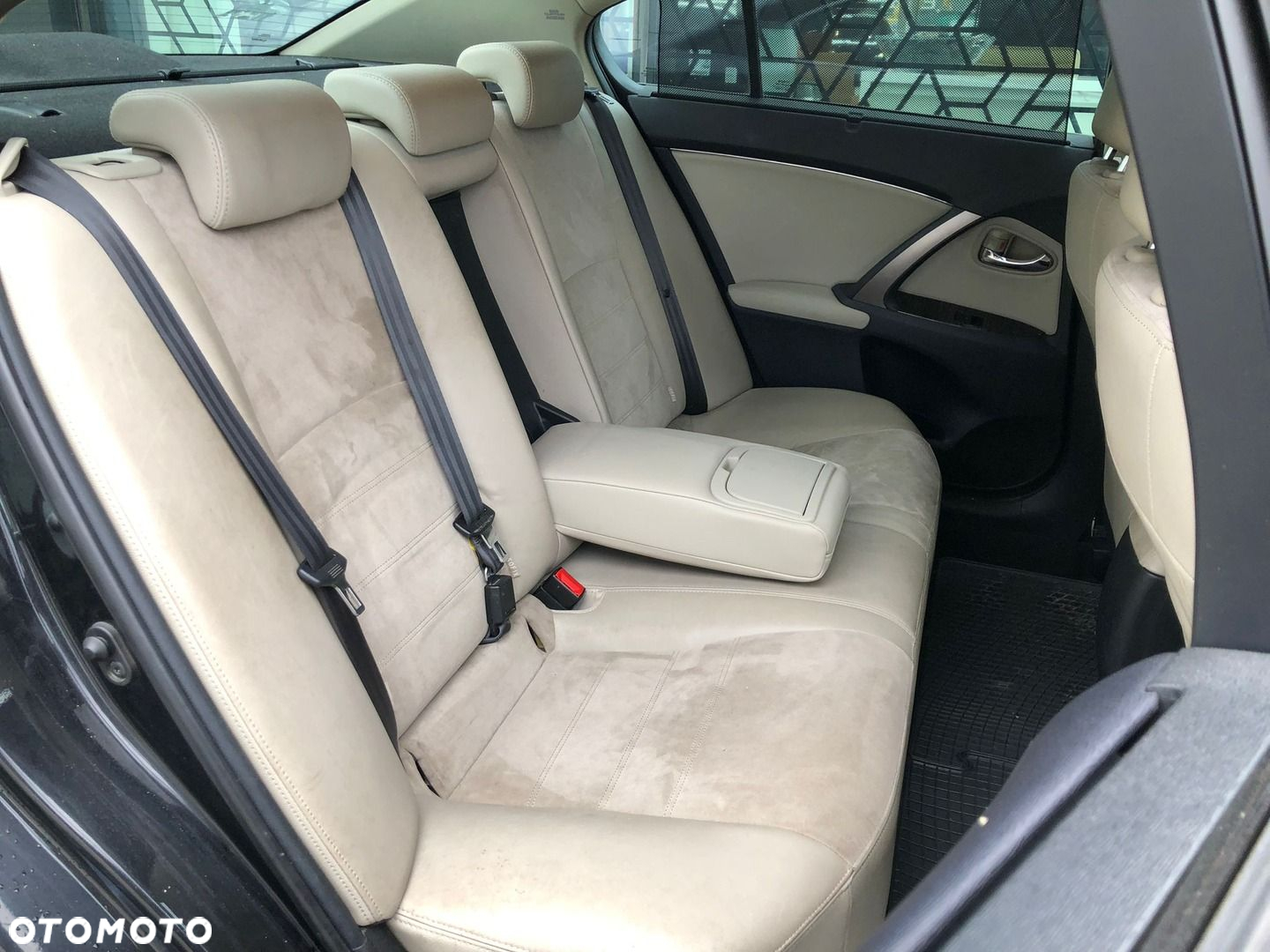 Toyota Avensis 1.8 Premium EU5 - 18