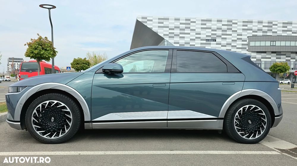 Hyundai IONIQ - 17