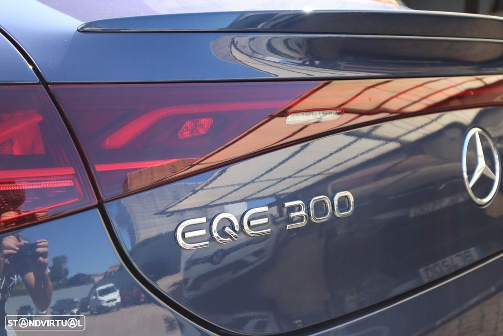 Mercedes-Benz EQE 300 Edition Electric Art - 18