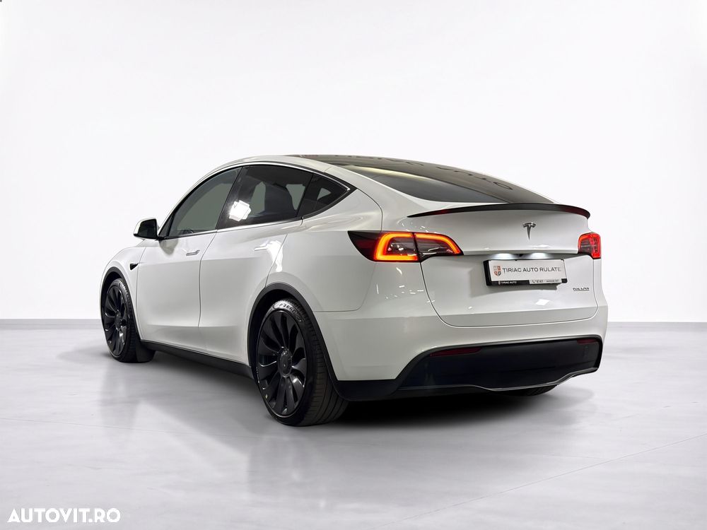 Tesla Model Y - 4