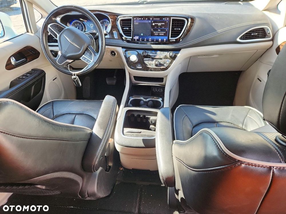Chrysler Pacifica - 7