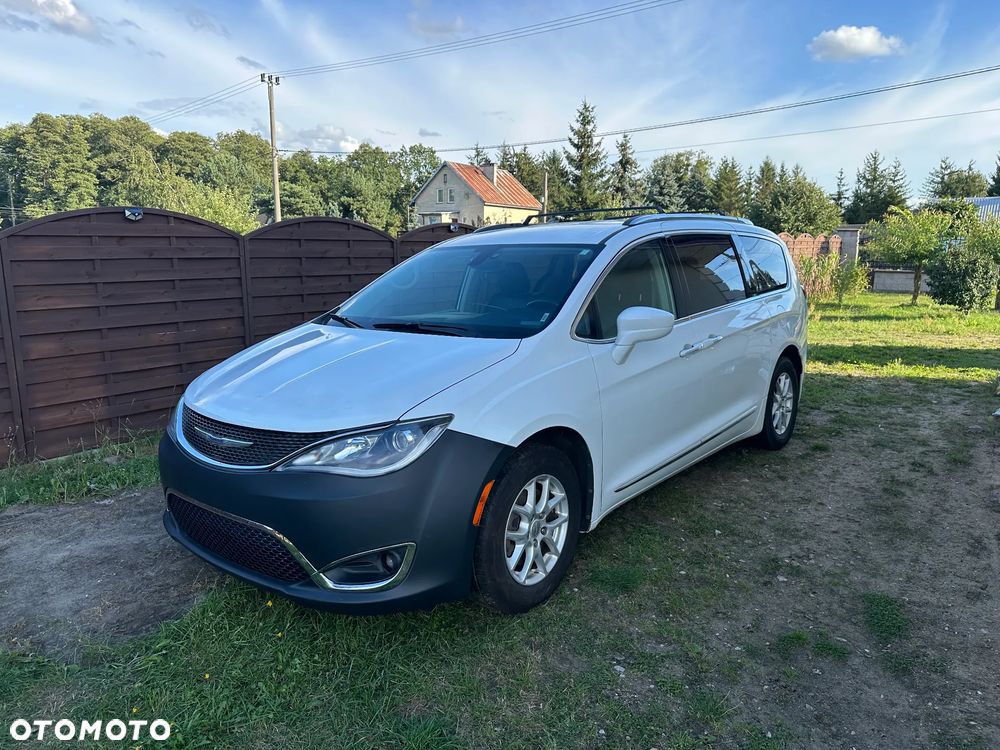 Chrysler Pacifica - 2