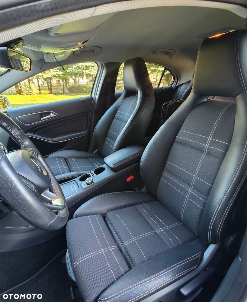 Mercedes-Benz Klasa A 180 7G-DCT AMG Line - 25