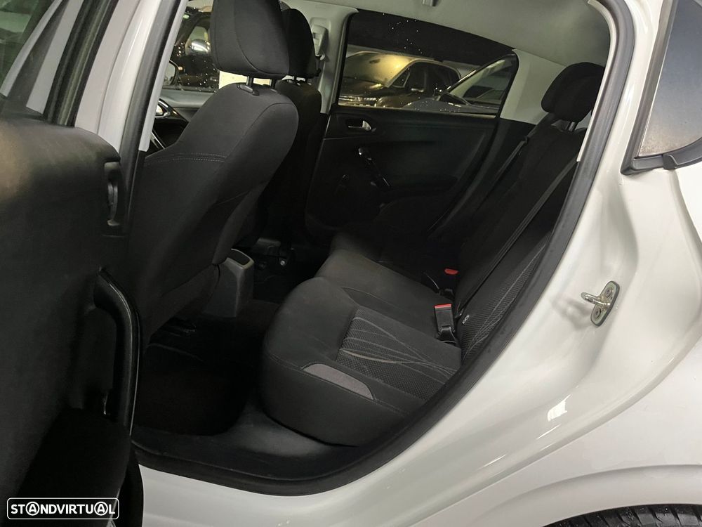 Peugeot 208 1.2 PureTech Allure - 17