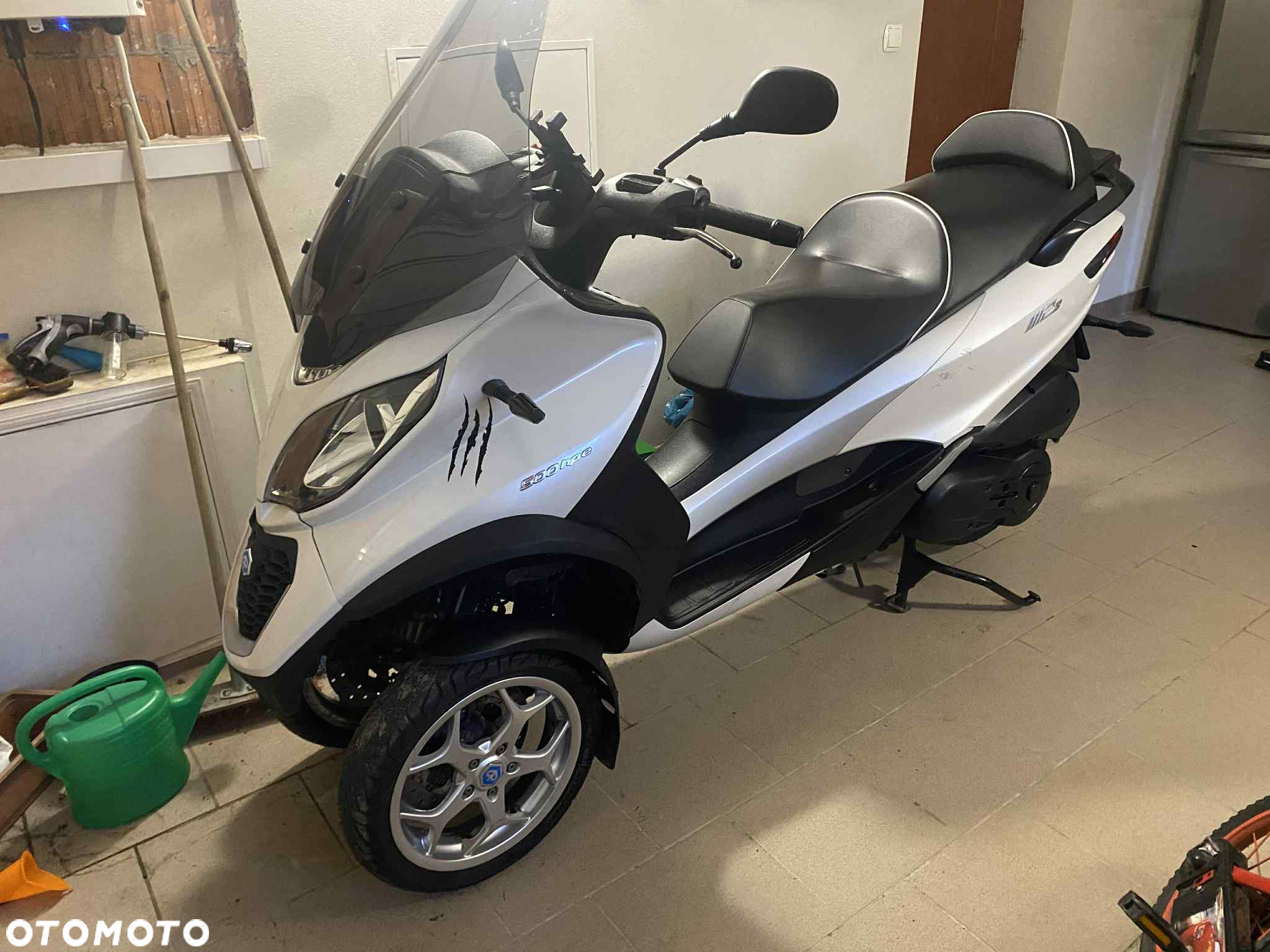Piaggio MP-3 - 12