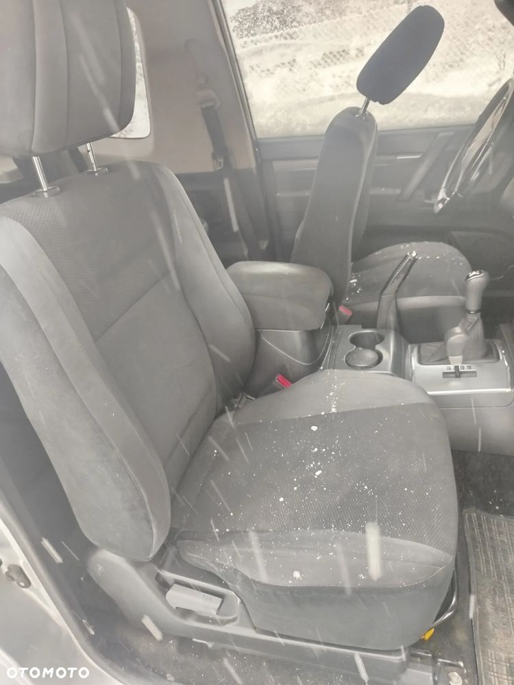 Mitsubishi Pajero - 23