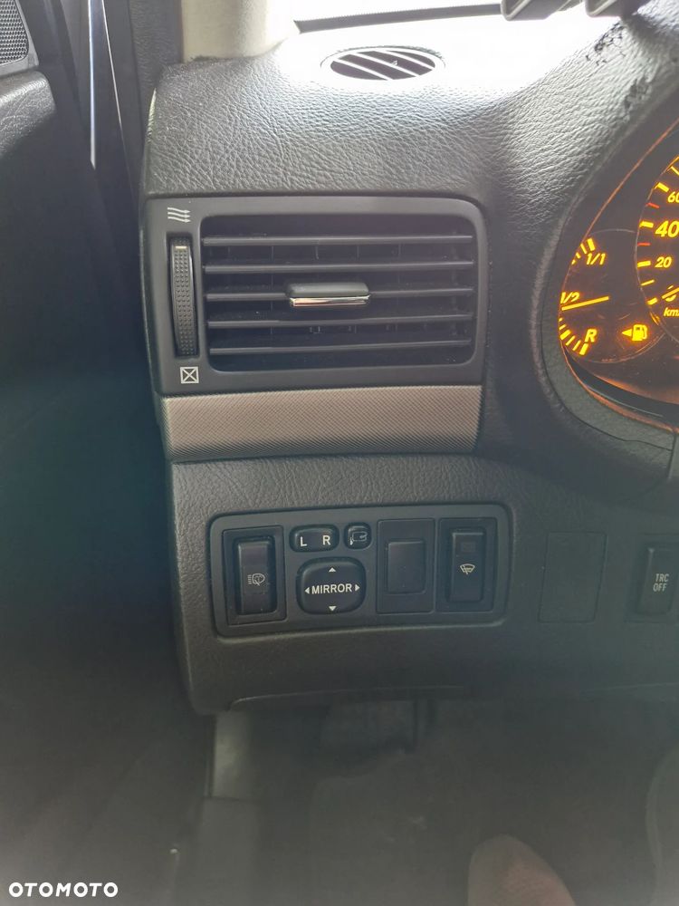 Toyota Avensis 2.0 D-4D - 10