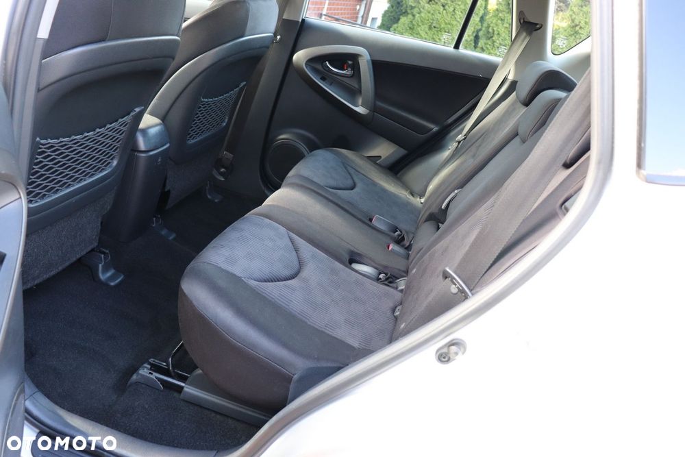 Toyota RAV4 2.0 4x2 - 19