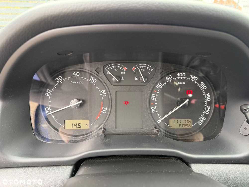 Skoda Octavia 1.6 Tour - 12