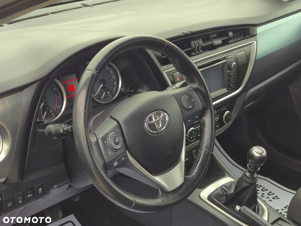 Toyota Auris 1.6 Executive - 19