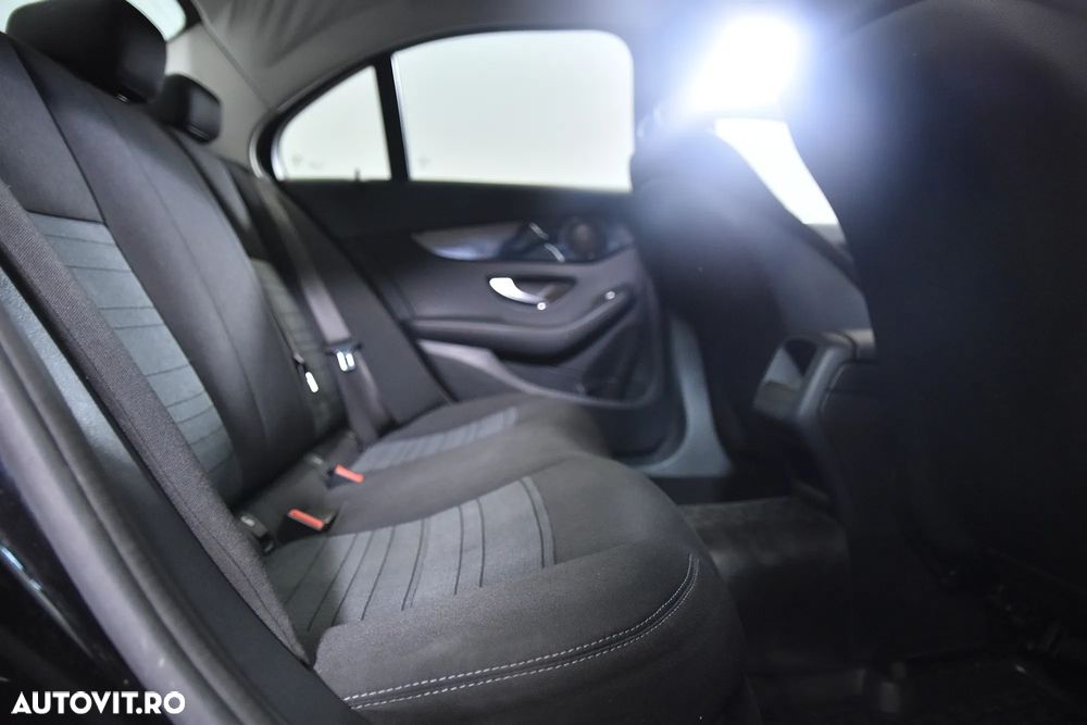 Mercedes-Benz C - 12