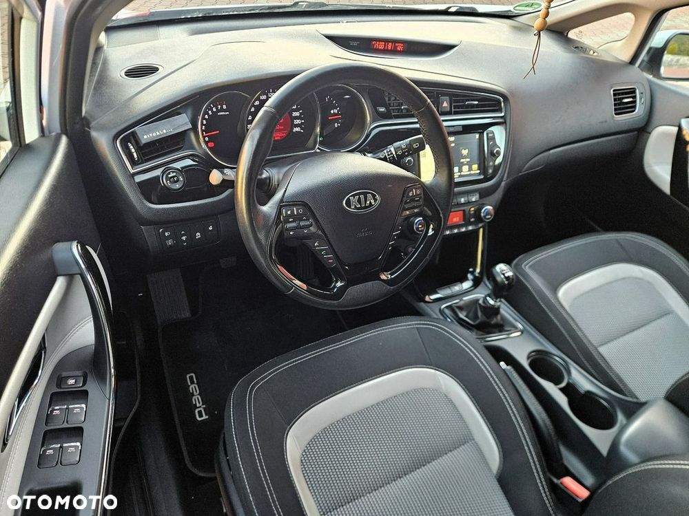 Kia Ceed 1.4 CVVT Dream-Team Edition - 18