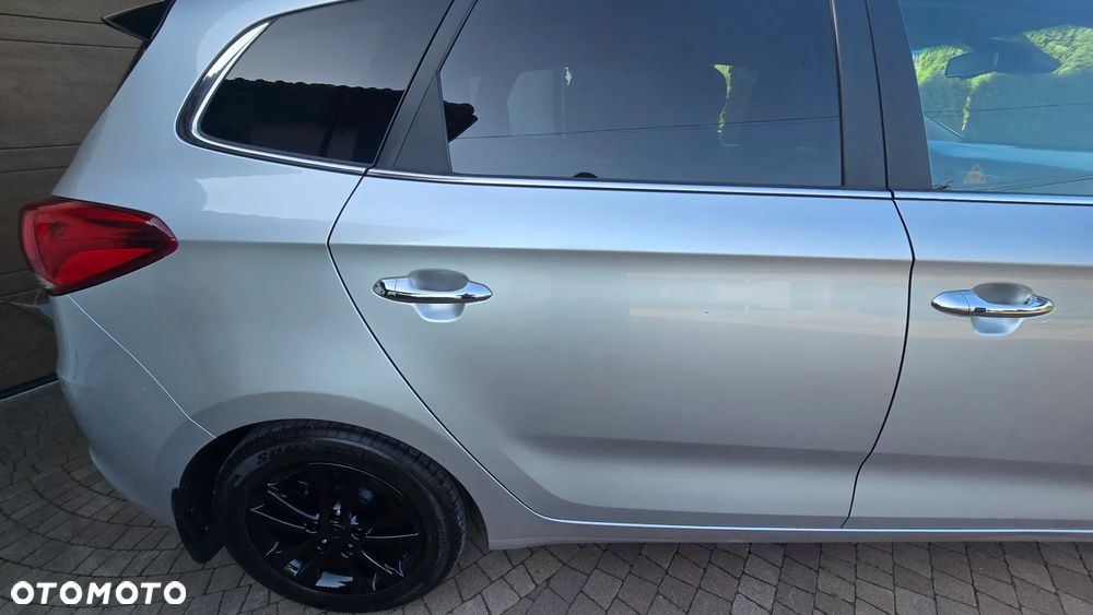 Kia Carens - 19