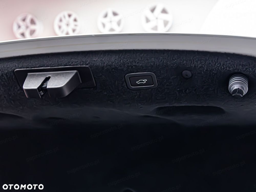 Jaguar XF 2.0 i4D AWD R-Sport - 32