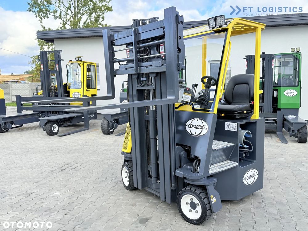 Combilift WÓZEK CZTEROKIERUNKOWY - WIELOKIERUNKOWY / C3000CB / GAS / TRIPLEX 4900MM / WOLNY SKOK / POZYCJONER WIDEŁ / PRZESUW WIDEŁ / STAN IDEALNY / Szeroka oferta wózków czterokierunkowych i bocznych, dopasowanych do różnorodnych potrzeb i zastosowań - 23