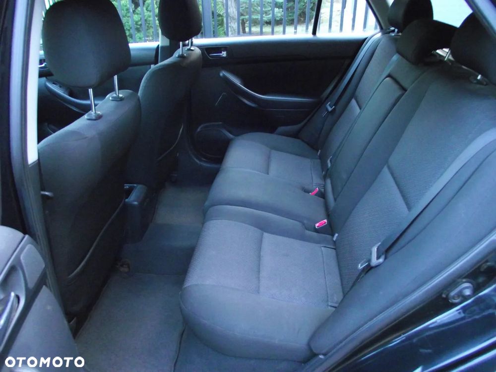 Toyota Avensis 2.0 D-4D Edition - 28