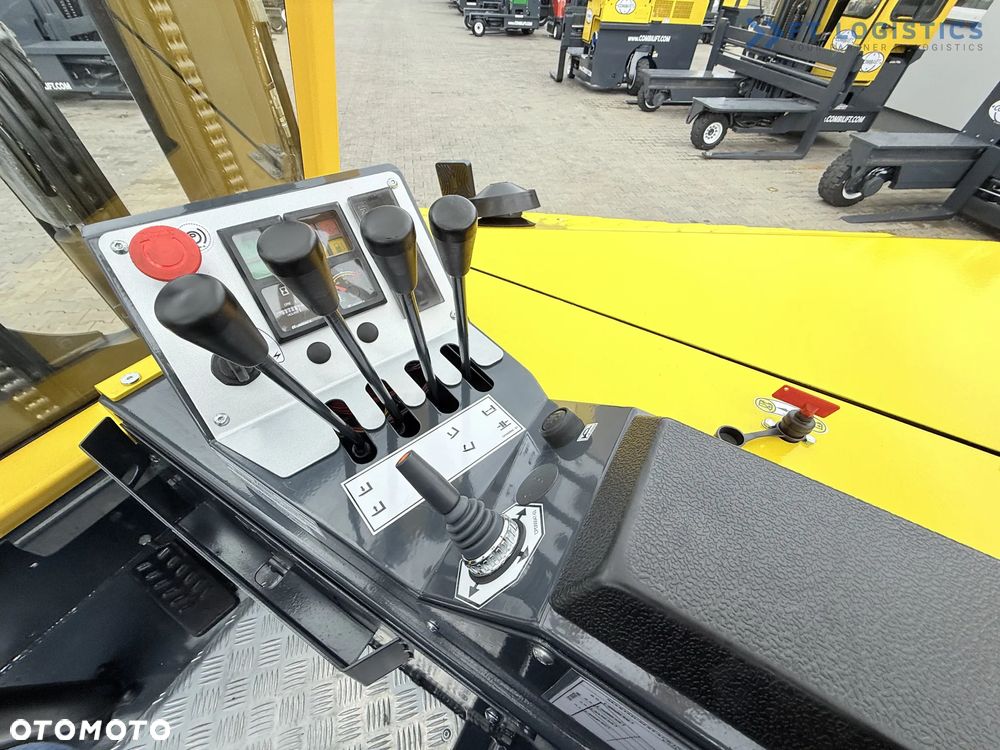 Combilift WÓZEK CZTEROKIERUNKOWY - WIELOKIERUNKOWY / CB4000 / GAS / TRIPLEX 5200MM / WOLNY SKOK / POZYCJONER WIDEŁ / PRZESUW WIDEŁ / STAN IDEALNY / Szeroka oferta wózków czterokierunkowych i bocznych, dopasowanych do różnorodnych potrzeb i zastosowań - 17