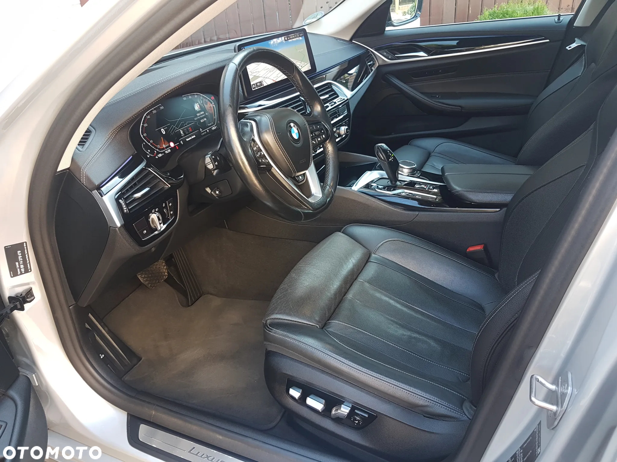 BMW Seria 5 520i Luxury Line - 9