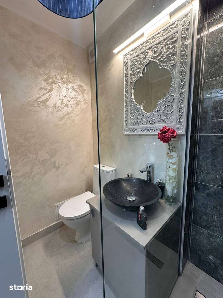 De vanzare apartament cu 3 camere situat pe Bd. Roman Musat, renovat - Imagine principală: 5/20