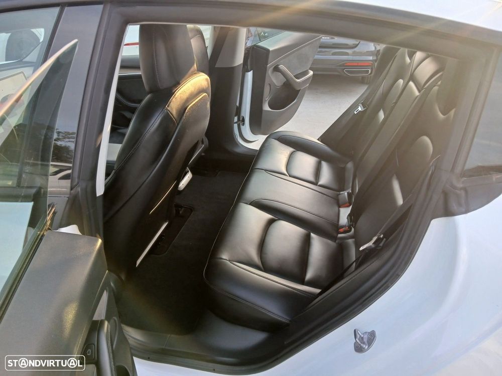 Tesla Model 3 - 12