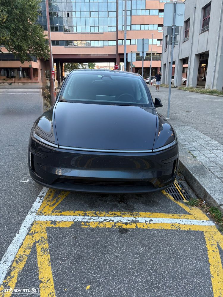 Tesla Model Y - 1