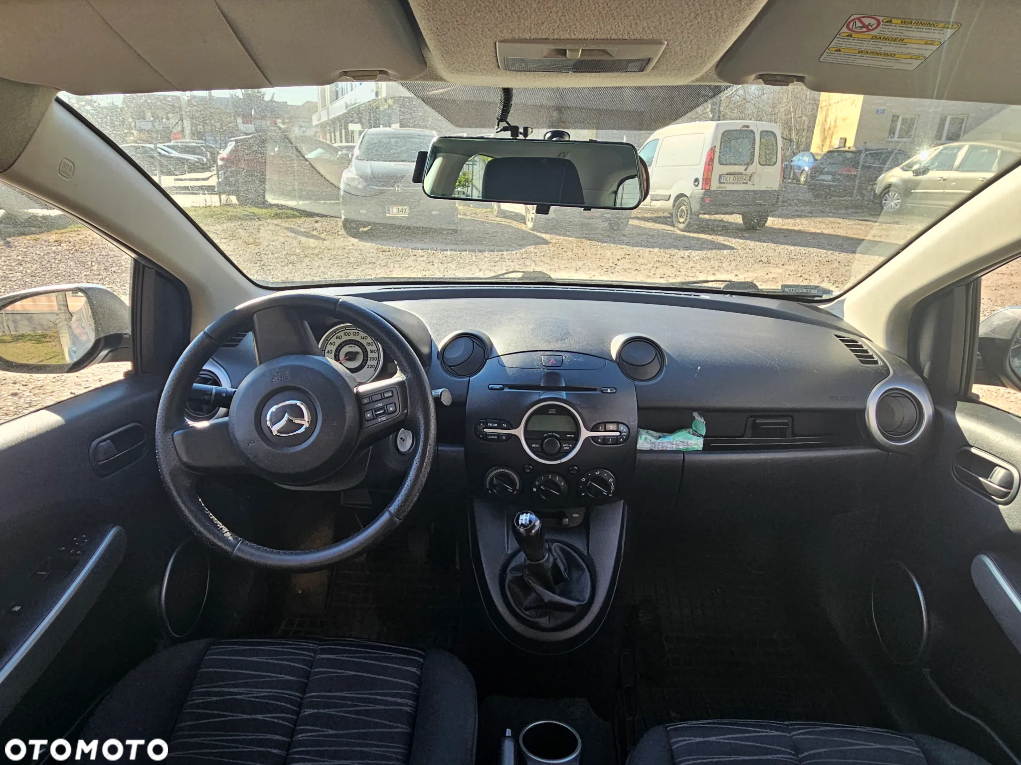 Mazda 2 - 10