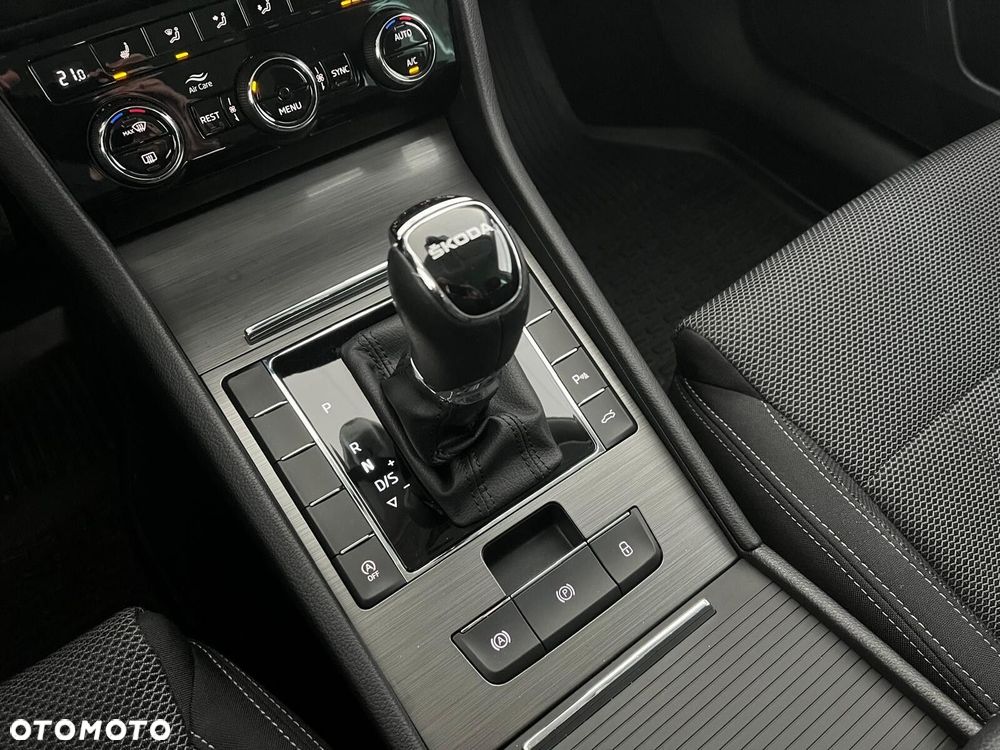 Skoda Superb 1.5 TSI Style DSG - 32