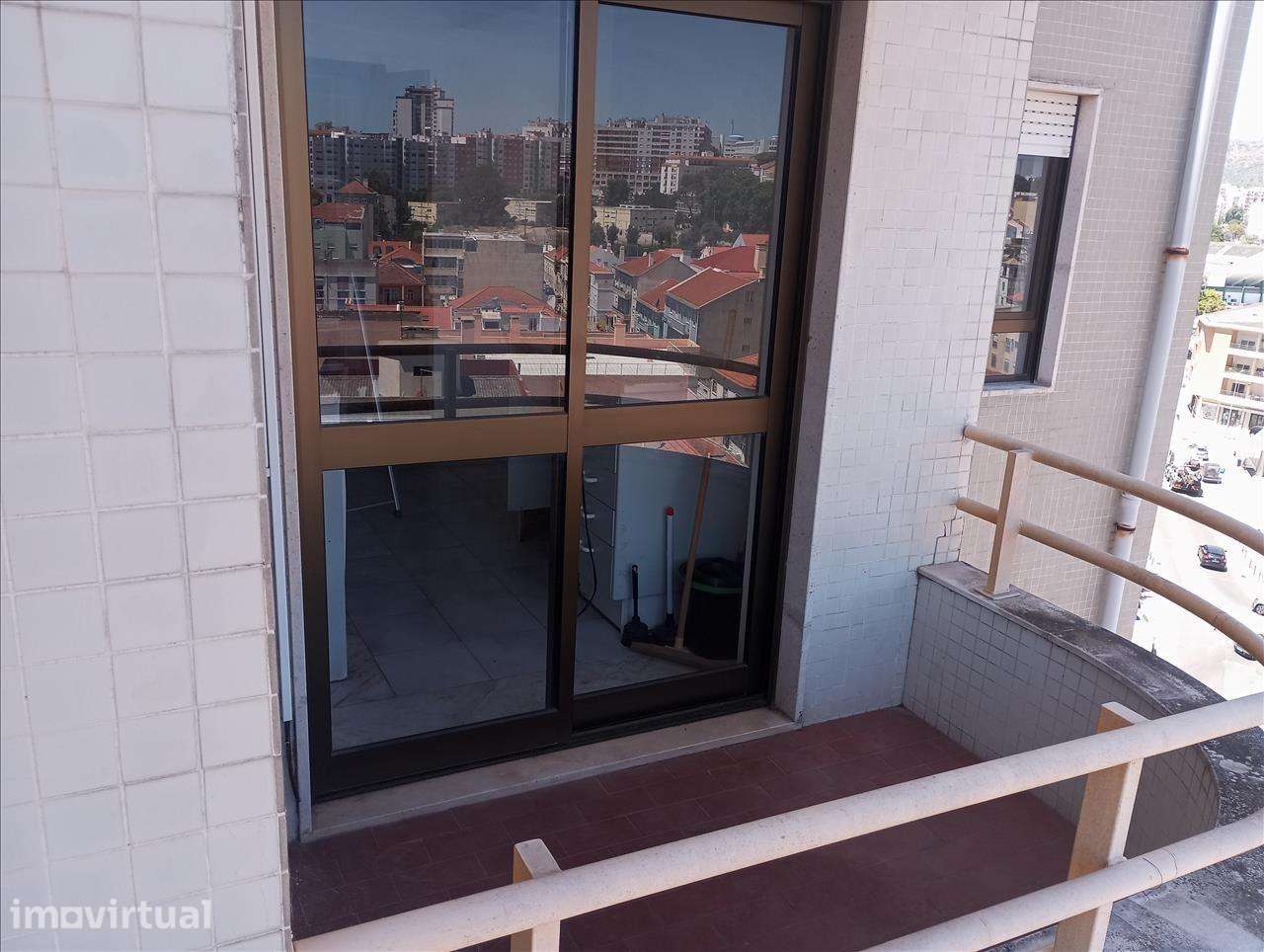 Apartamento T3 em zona central de Setúbal - Grande imagem: 4/19