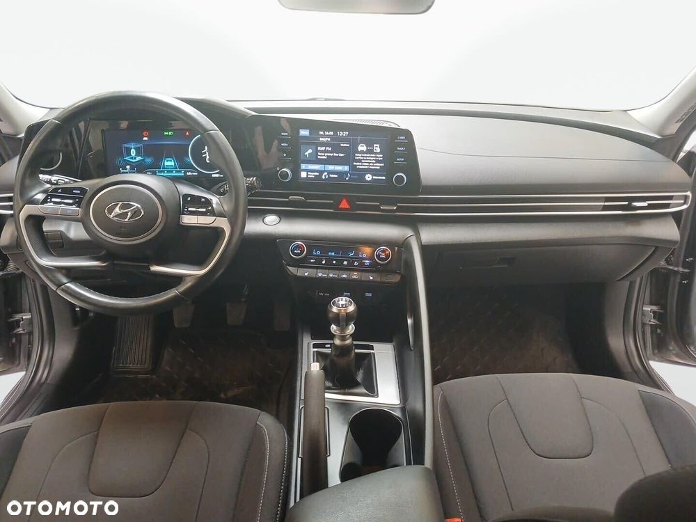 Hyundai Elantra - 11