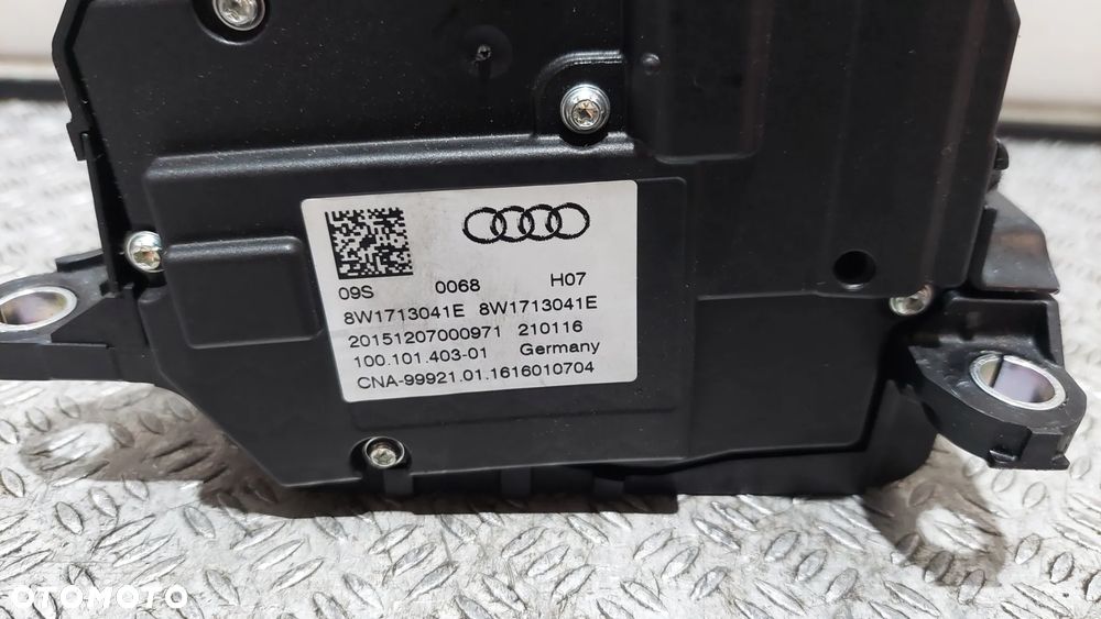 Wybierak biegów lewarek Audi A4B9 R2016 2.0 TFSI nr 8W1713041E - 2