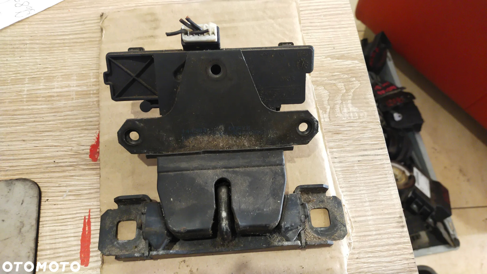 ZAMEK KLAPY C-MAX FORD - 3