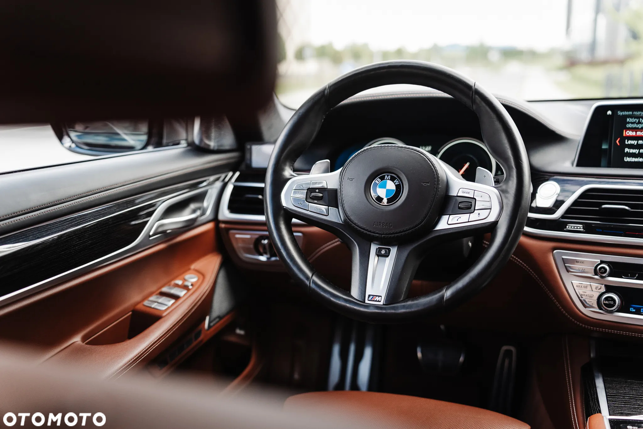 BMW Seria 7 M760Li xDrive - 25