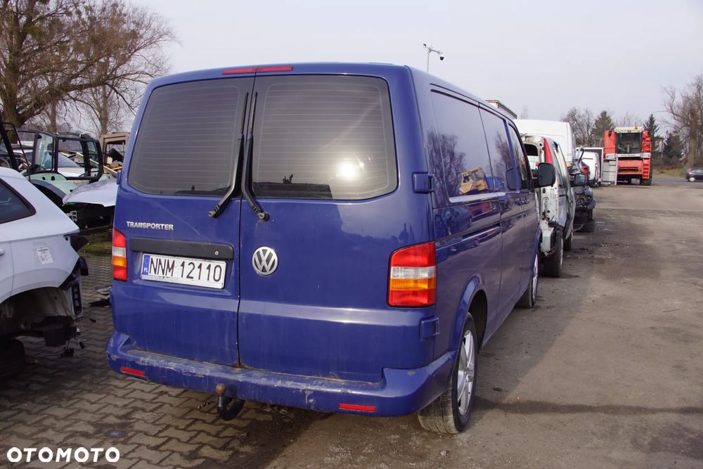 Auto na części - Volkswagen Transporter T5 2.5 TDI 130 KM BNZ KPE LL5M 2008R Silnik Skrzynia Drzwi Maska Klapa Błotnik Zderzak Lampa Szyba Klamka Lusterko Deska Kokpit Sterownik Moduł Czujnik Licznik Wyświetlacz Panel Kierownica - 5