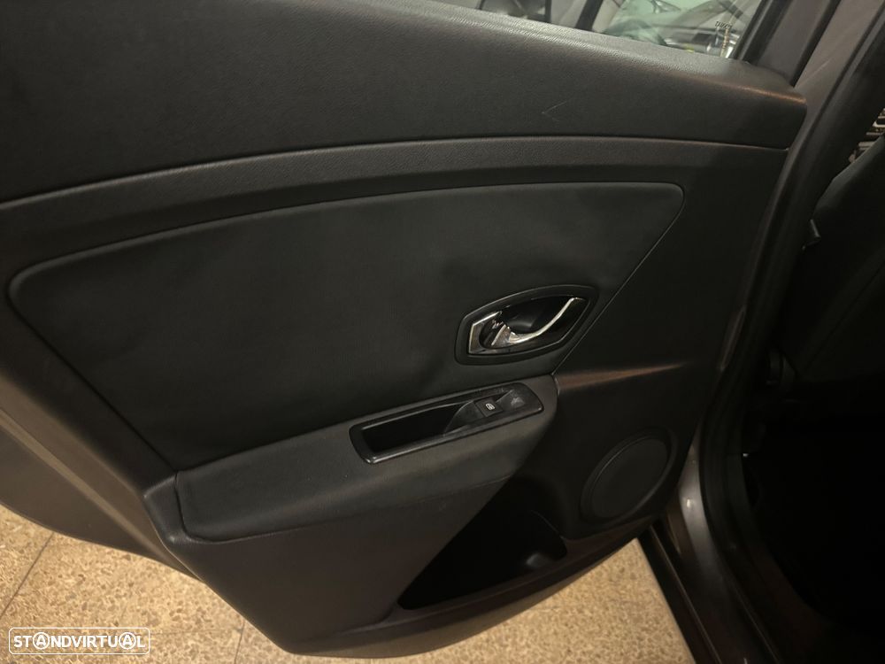 Renault Mégane dCi 90 FAP Paris - 11