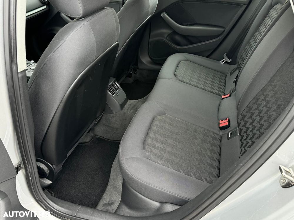 Audi A3 1.6 TDI DPF Ambiente - 8
