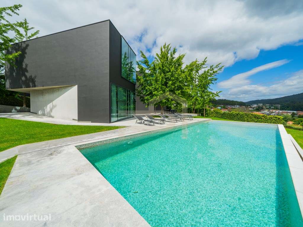 Exclusiva Moradia de Luxo com Design Contemporâneo - Grande imagem: 2/60