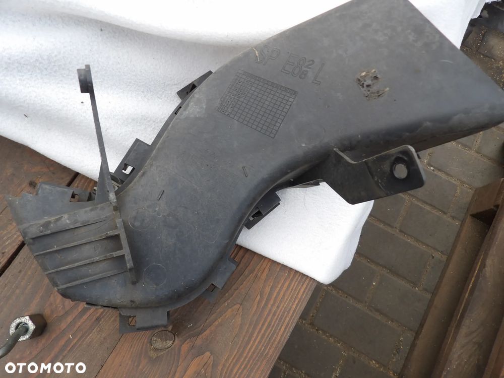 BMW - E88 , E82 - KANAŁ POWIETRZA CHŁODZENIA HAMULCA LEWY - 8046299 - 1