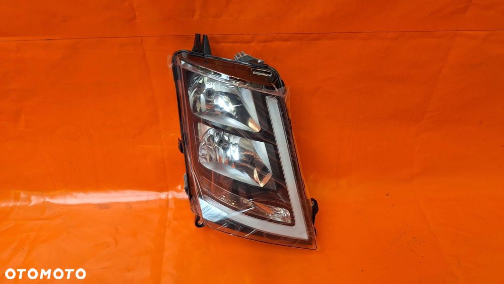 VOLVO FH4 REFLEKTOR LAMPA CZARNA PRAWA H7 -NOWA! - 1
