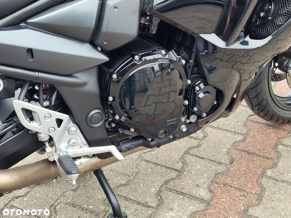 Suzuki GSX - 21