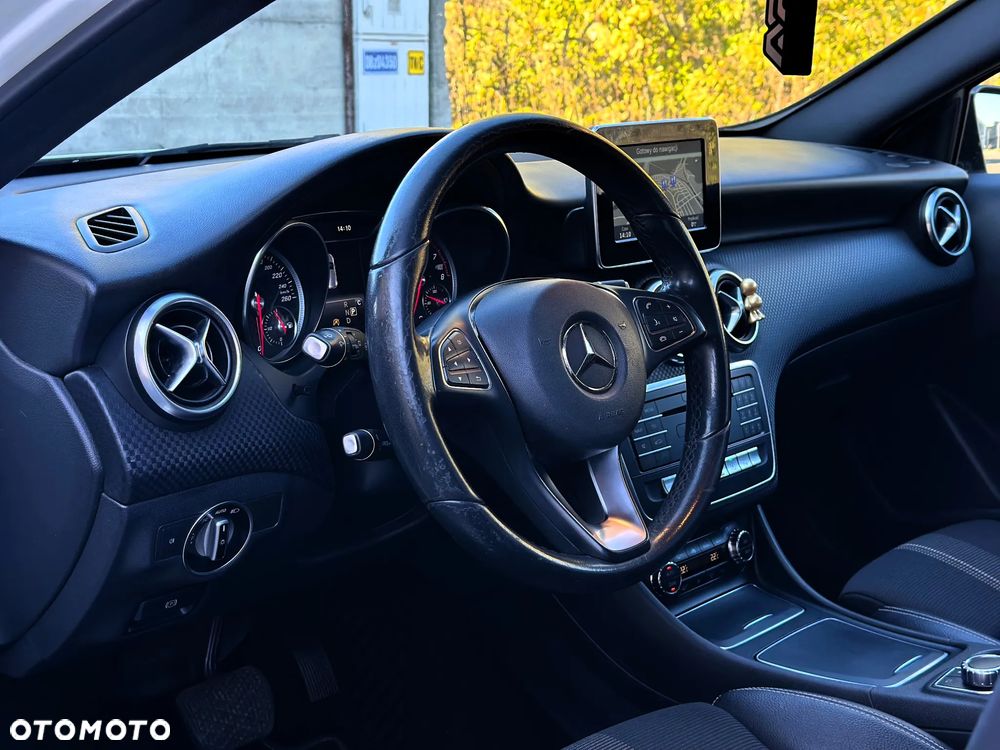 Mercedes-Benz Klasa A 180 7G-DCT AMG Line - 12