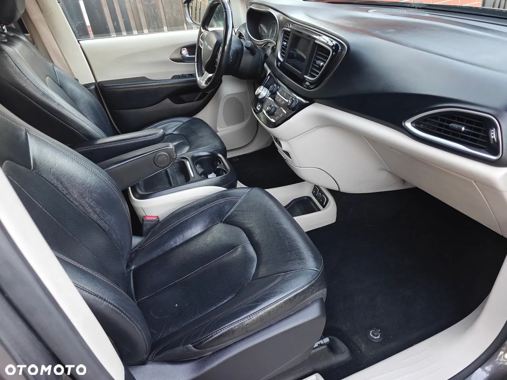 Chrysler Pacifica - 9
